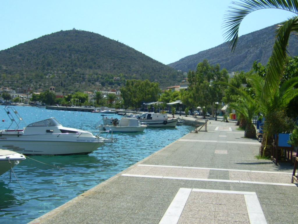 Iridanos Antikyra Exterior foto
